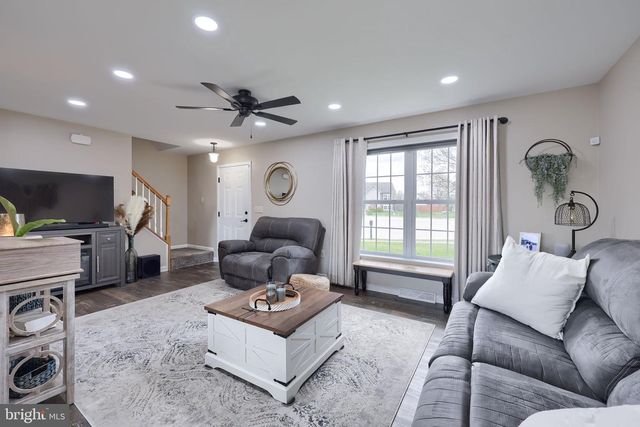 125 NOLAN DR, York, PA 17404