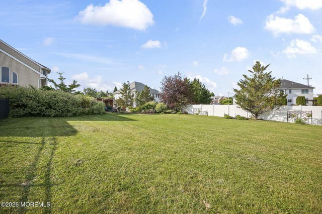 19 Chambry Court, Freehold, NJ 07728