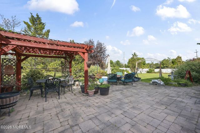 19 Chambry Court, Freehold, NJ 07728
