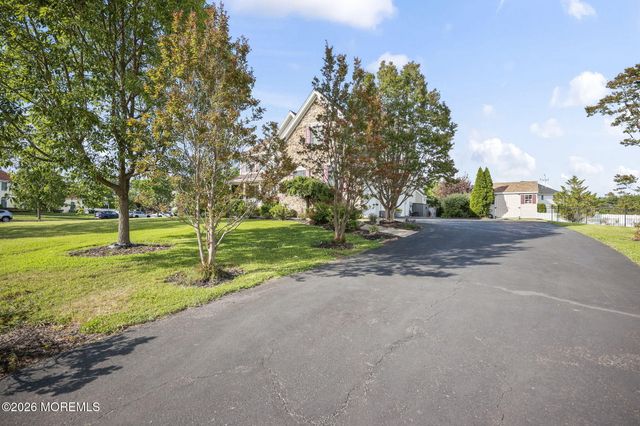 19 Chambry Court, Freehold, NJ 07728