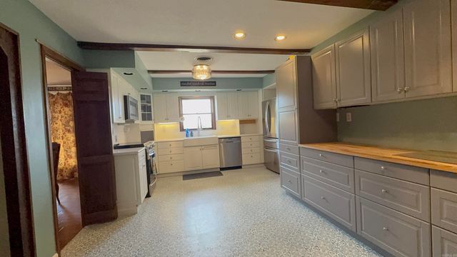 4 Carroll Cv, Forrest City, AR 72335