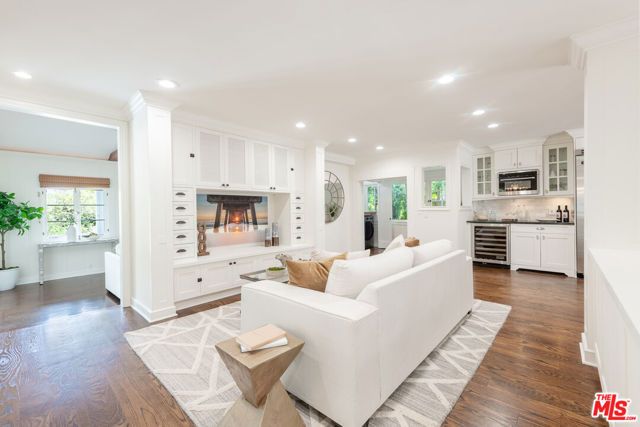 4149 Mammoth Avenue, Sherman Oaks, CA 91423