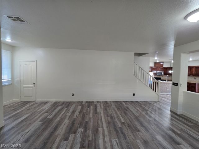 7349 Dolphine Crest Avenue, Las Vegas, NV 89129