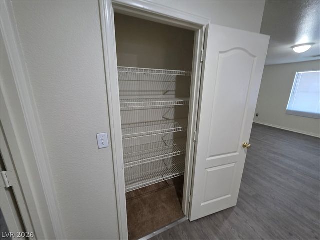 7349 Dolphine Crest Avenue, Las Vegas, NV 89129