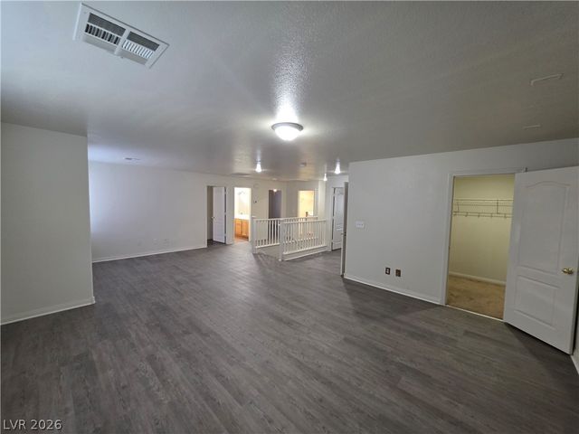 7349 Dolphine Crest Avenue, Las Vegas, NV 89129