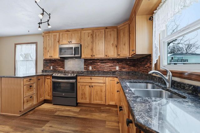 2900 DIXON STREET, Stevens Point, WI 54481