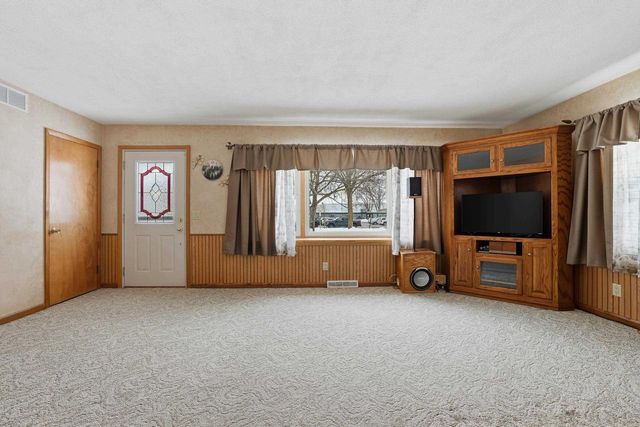 2900 DIXON STREET, Stevens Point, WI 54481