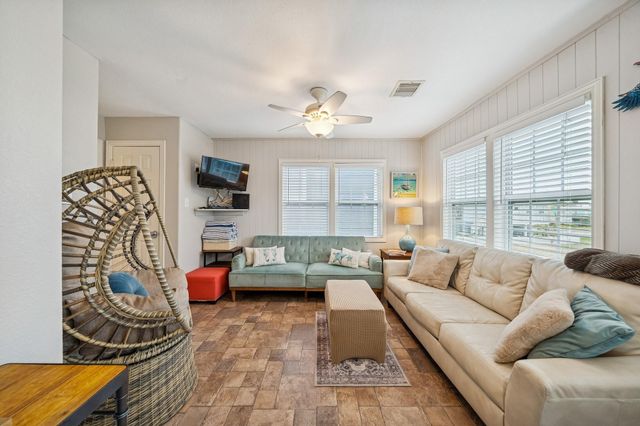 4121 Las Palmas Street, Galveston, TX 77554