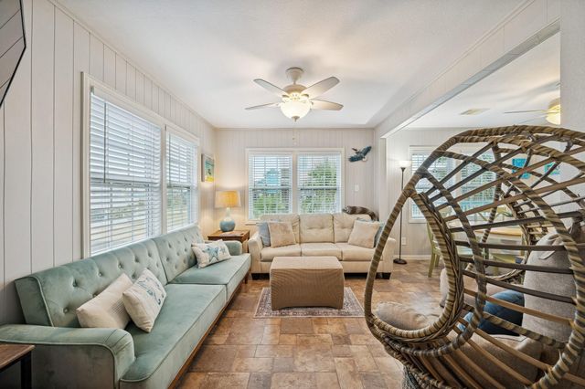 4121 Las Palmas Street, Galveston, TX 77554