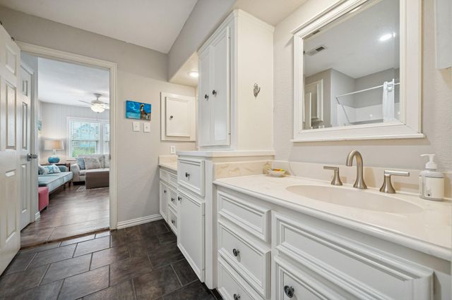 4121 Las Palmas Street, Galveston, TX 77554