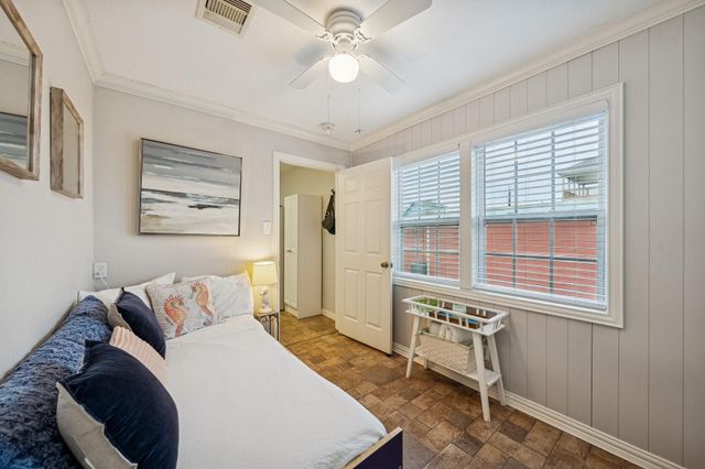 4121 Las Palmas Street, Galveston, TX 77554