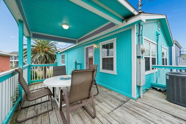 4121 Las Palmas Street, Galveston, TX 77554