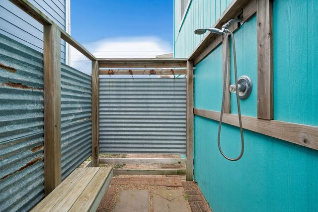 4121 Las Palmas Street, Galveston, TX 77554