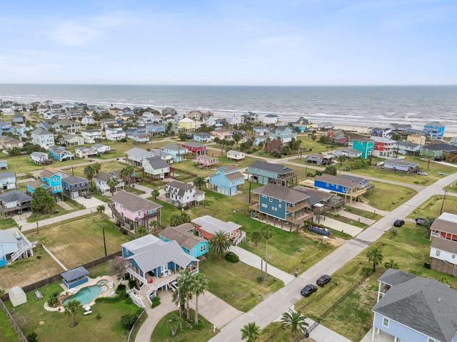 4121 Las Palmas Street, Galveston, TX 77554