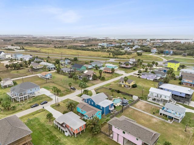 4121 Las Palmas Street, Galveston, TX 77554