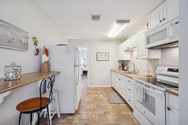 4121 Las Palmas Street, Galveston, TX 77554