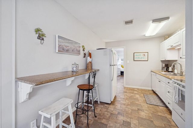 4121 Las Palmas Street, Galveston, TX 77554