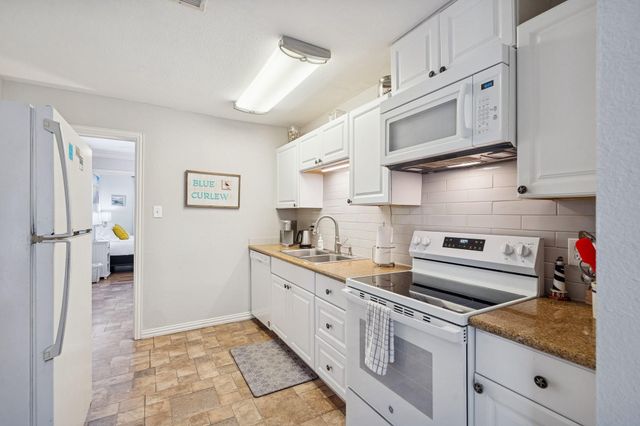 4121 Las Palmas Street, Galveston, TX 77554