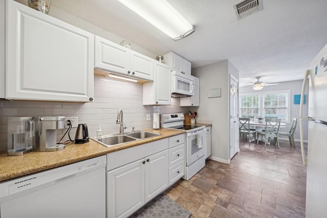 4121 Las Palmas Street, Galveston, TX 77554