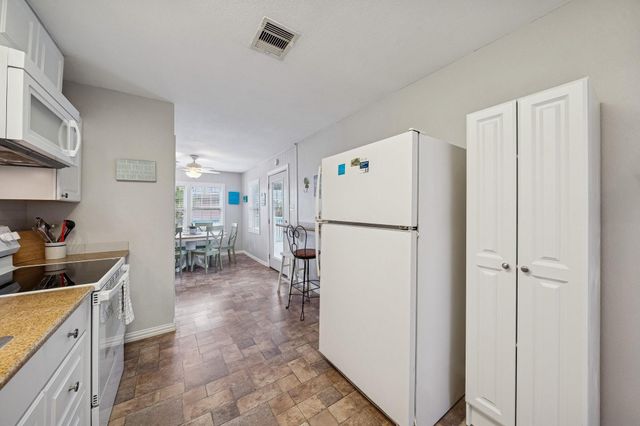 4121 Las Palmas Street, Galveston, TX 77554