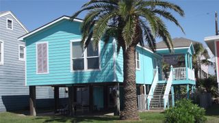 4121 Las Palmas Street, Galveston, TX 77554