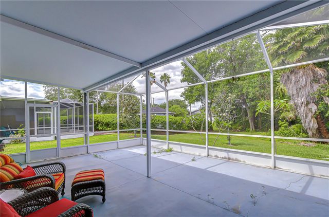 9815 GINGERWOOD DRIVE, Tampa, FL 33626