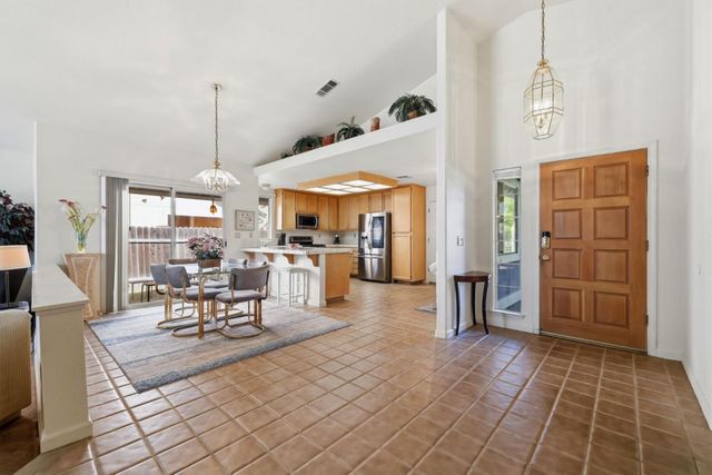 4923 Shady Leaf Way, Sacramento, CA 95838