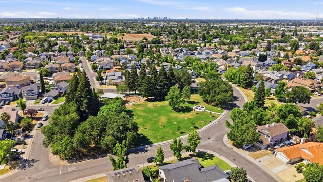 4923 Shady Leaf Way, Sacramento, CA 95838
