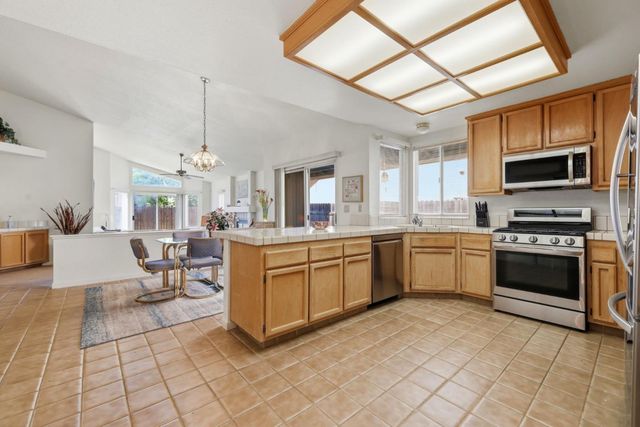 4923 Shady Leaf Way, Sacramento, CA 95838