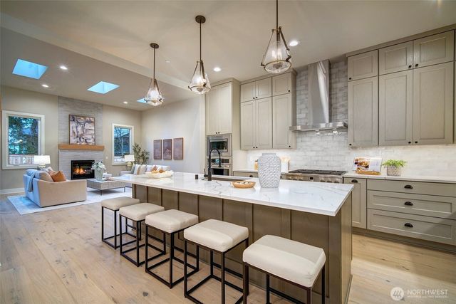 12813 NE 65th Lane, Kirkland, WA 98033