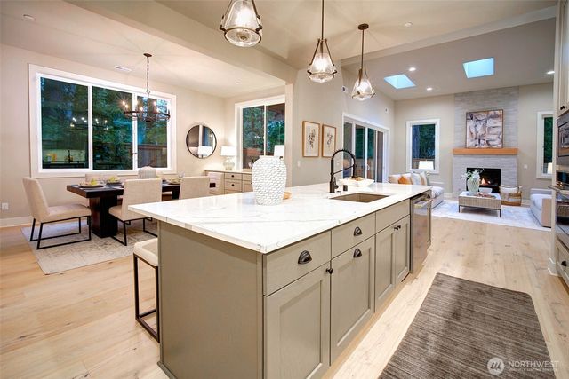 12813 NE 65th Lane, Kirkland, WA 98033