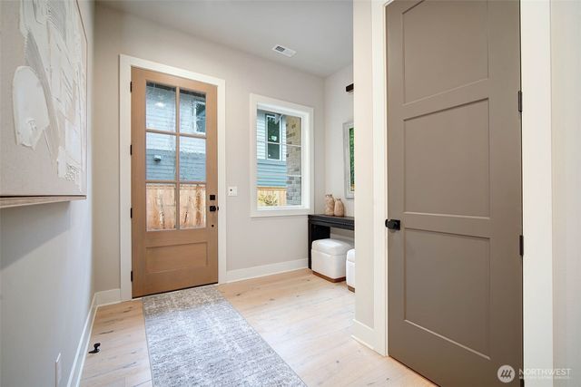 12813 NE 65th Lane, Kirkland, WA 98033