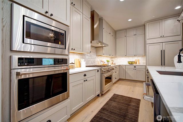 12813 NE 65th Lane, Kirkland, WA 98033