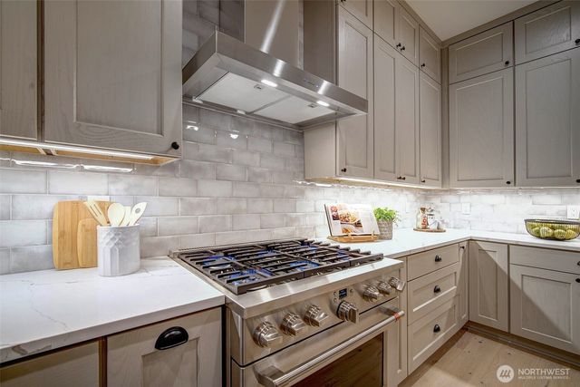 12813 NE 65th Lane, Kirkland, WA 98033