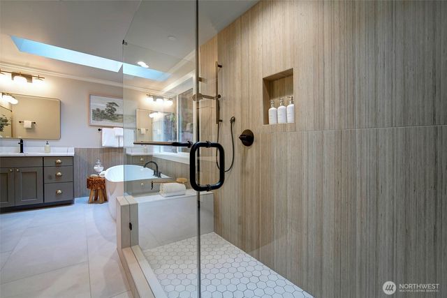 12813 NE 65th Lane, Kirkland, WA 98033