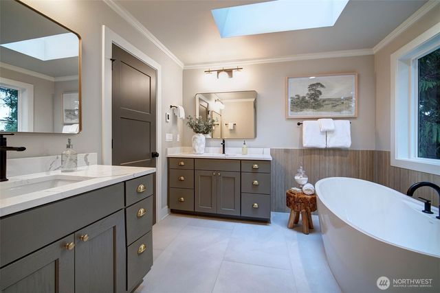 12813 NE 65th Lane, Kirkland, WA 98033