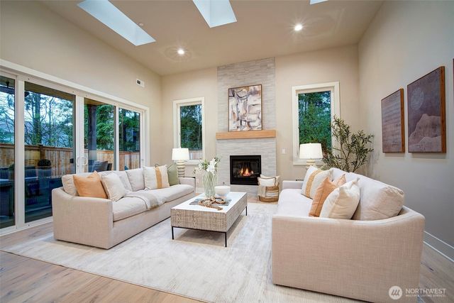 12813 NE 65th Lane, Kirkland, WA 98033