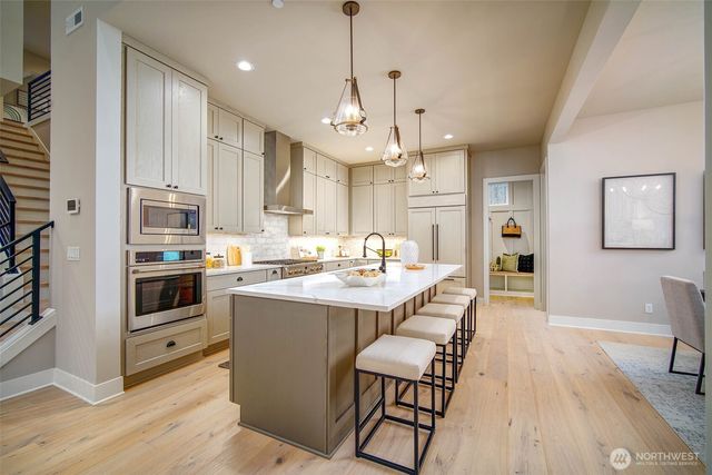 12813 NE 65th Lane, Kirkland, WA 98033