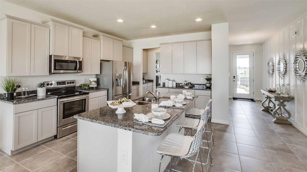 Image 2 of property listing at 18207 THISTLEBERRY PLACE, Lakewood Ranch, FL 34211