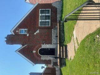 5950 N Pointe Boulevard, St Louis, MO 63147