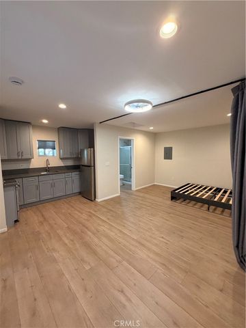 8523 & 8521 Lindley Avenue, Northridge, CA 91325