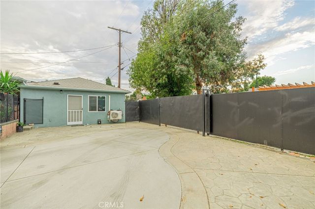 8523 & 8521 Lindley Avenue, Northridge, CA 91325