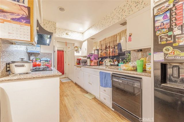 8523 & 8521 Lindley Avenue, Northridge, CA 91325