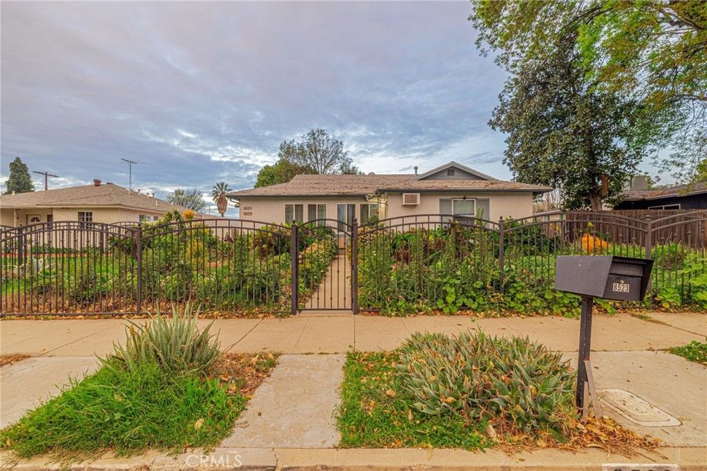 8523 & 8521 Lindley Avenue, Northridge, CA 91325