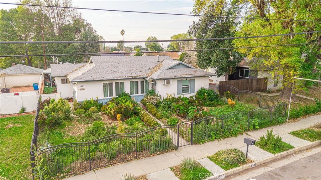 8523 & 8521 Lindley Avenue, Northridge, CA 91325