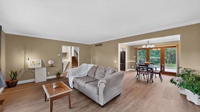5633 Saint Mary Drive NW, Rochester, MN 55901