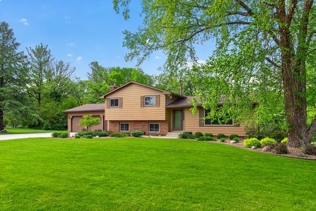 5633 Saint Mary Drive NW, Rochester, MN 55901