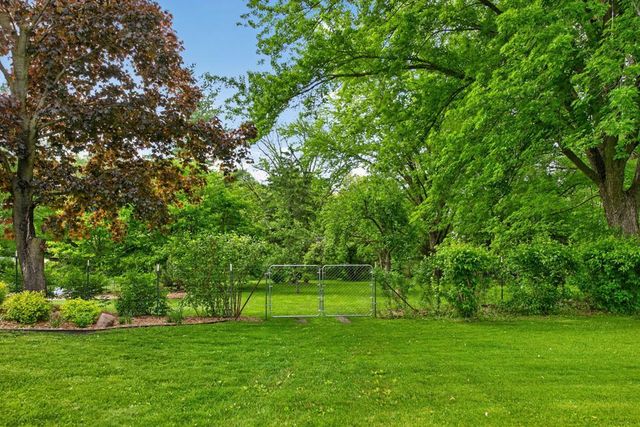 5633 Saint Mary Drive NW, Rochester, MN 55901