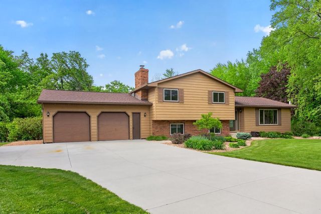 5633 Saint Mary Drive NW, Rochester, MN 55901