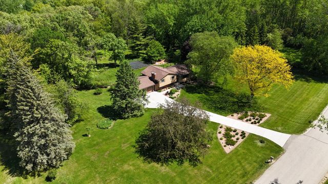 5633 Saint Mary Drive NW, Rochester, MN 55901